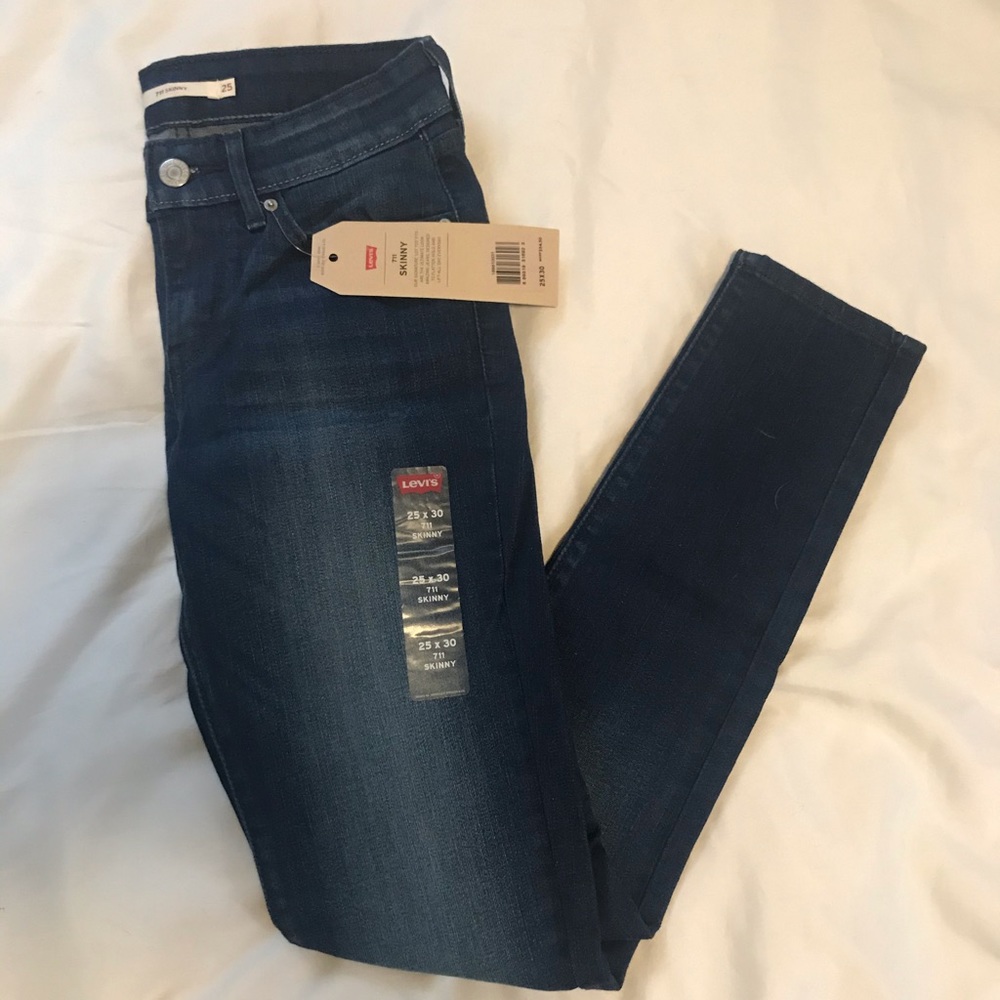Never worn Levi skinny jeans. 25x30!